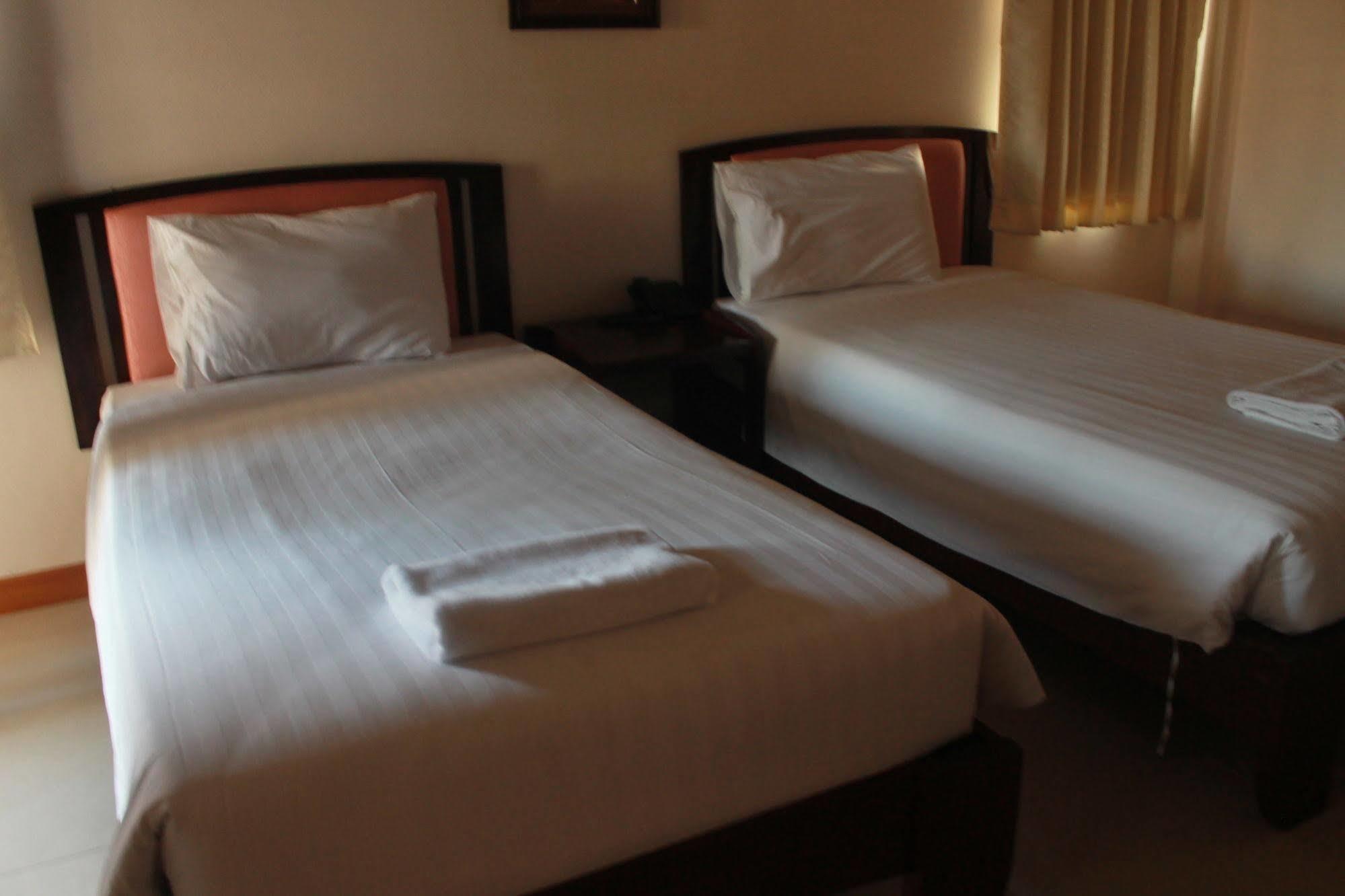 Narawan Hotel, Хуа Хин Экстерьер фото
